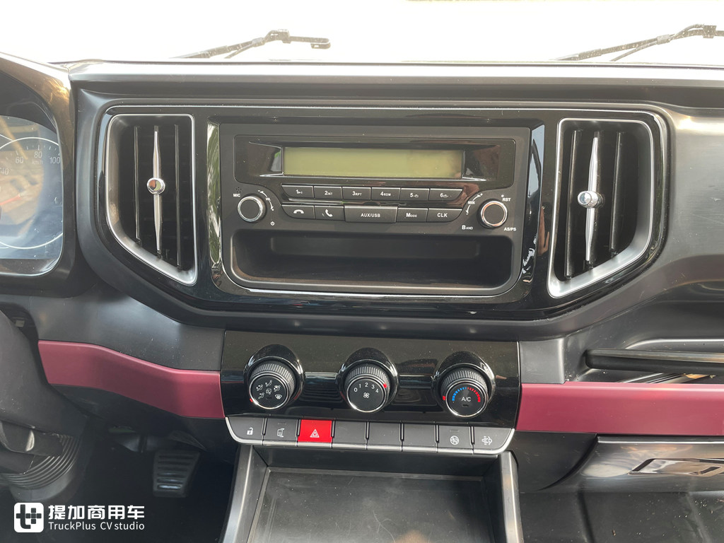 多彩外观真正轿卡内饰,还有减震座椅,国民好小卡领航S1实拍 - 第11张 - 提加商用车网 多彩外观真正轿卡内饰,还有减震座椅,国民好小卡领航S1实拍 - 第11张