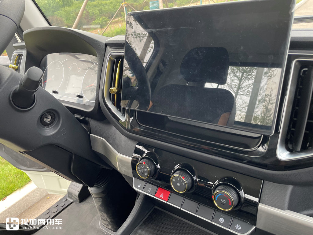 多彩外观真正轿卡内饰,还有减震座椅,国民好小卡领航S1实拍 - 第12张 - 提加商用车网 多彩外观真正轿卡内饰,还有减震座椅,国民好小卡领航S1实拍 - 第12张
