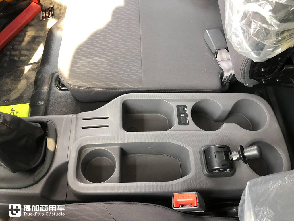 短途城配也有高端车型,轿车化驾乘体验,领航5轻卡实拍 - 第11张 - 提加商用车网 短途城配也有高端车型,轿车化驾乘体验,领航5轻卡实拍 - 第11张