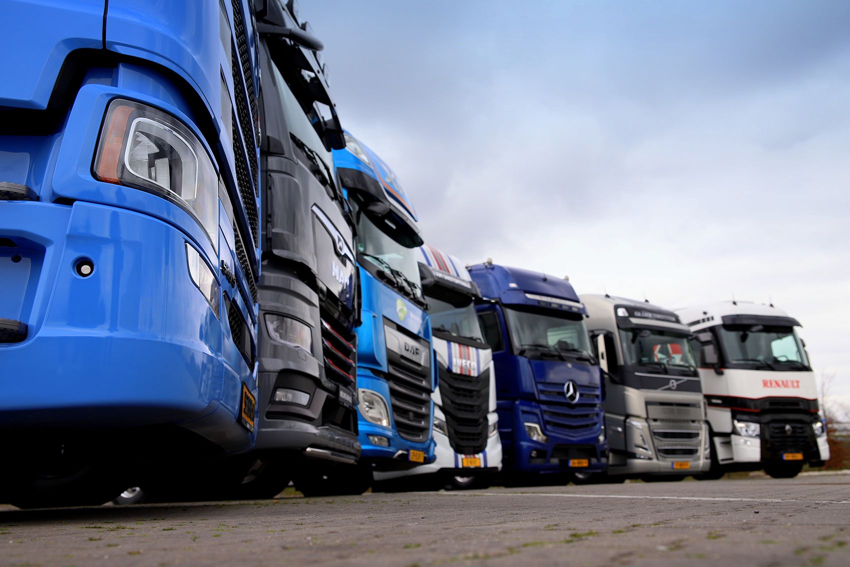 主打猛狮元素 曼恩商用车英国交付第15万辆卡车 重型车网传播卡车文化 关注卡车生活