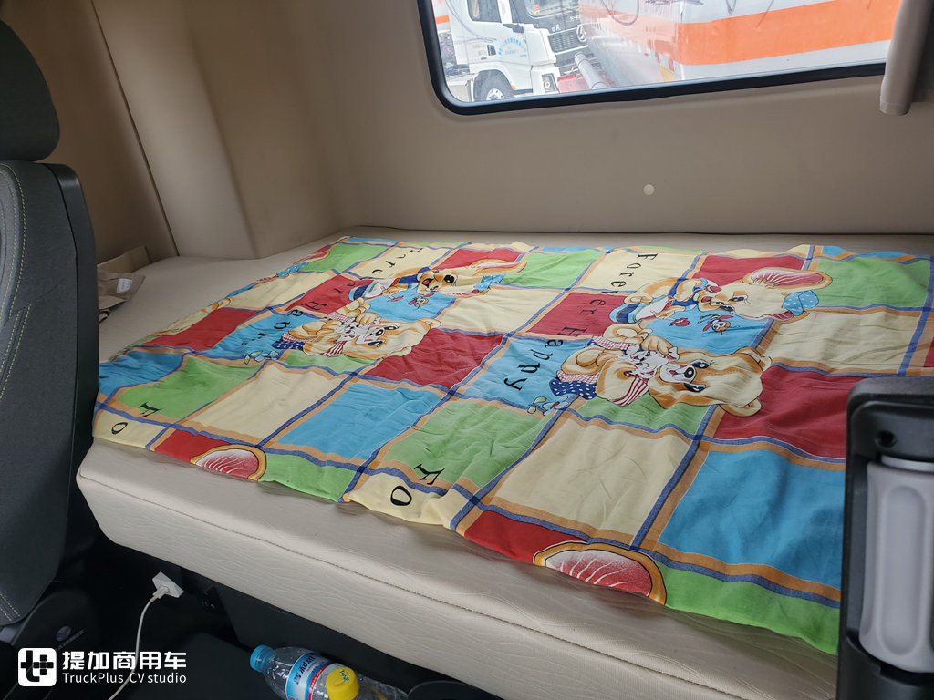双驱带后提升,解决危运单程运输难题,陕汽德龙X5000 6x4R牵引车实拍 - 第16张 - 提加商用车网 双驱带后提升,解决危运单程运输难题,陕汽德龙X5000 6x4R牵引车实拍 - 第16张