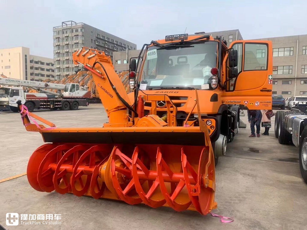 能跑在公路上,也可以行驶在铁轨上,原装进口的乌尼莫克U423路轨两用除雪车实拍 - 第4张 - 提加商用车网 能跑在公路上,也可以行驶在铁轨上,原装进口的乌尼莫克U423路轨两用除雪车实拍 - 第4张
