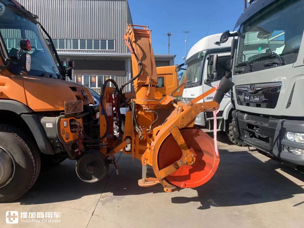 能跑在公路上,也可以行驶在铁轨上,原装进口的乌尼莫克U423路轨两用除雪车实拍 - 第6张 - 提加商用车网 能跑在公路上,也可以行驶在铁轨上,原装进口的乌尼莫克U423路轨两用除雪车实拍 - 第6张