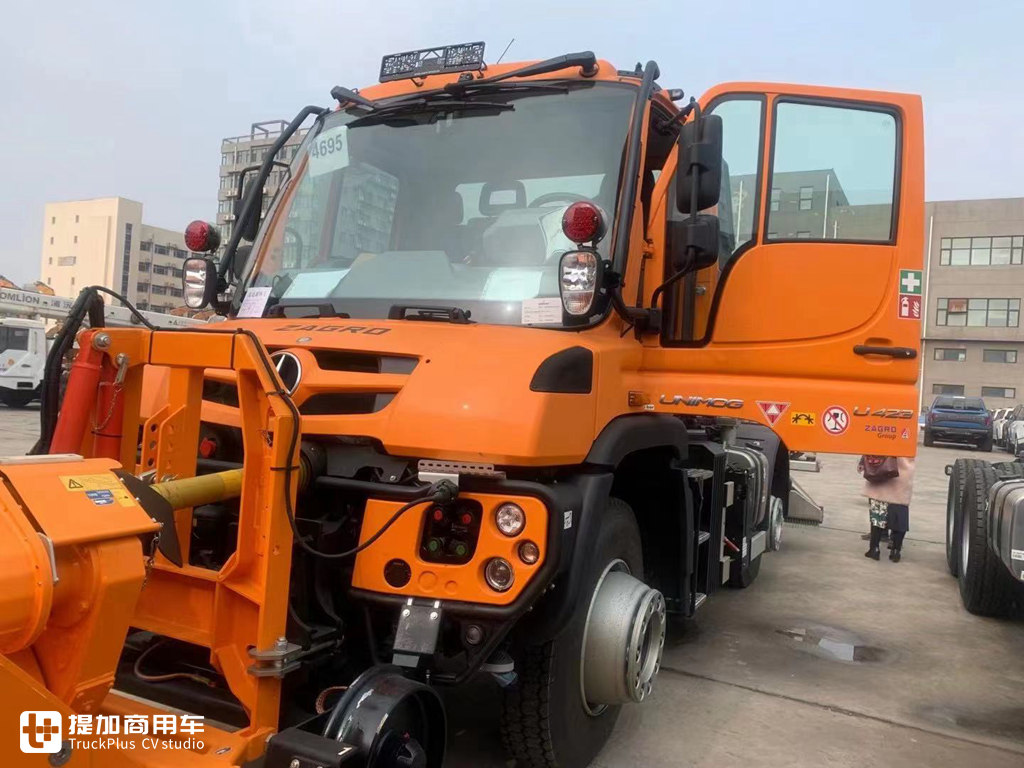 能跑在公路上,也可以行驶在铁轨上,原装进口的乌尼莫克U423路轨两用除雪车实拍 - 第7张 - 提加商用车网 能跑在公路上,也可以行驶在铁轨上,原装进口的乌尼莫克U423路轨两用除雪车实拍 - 第7张