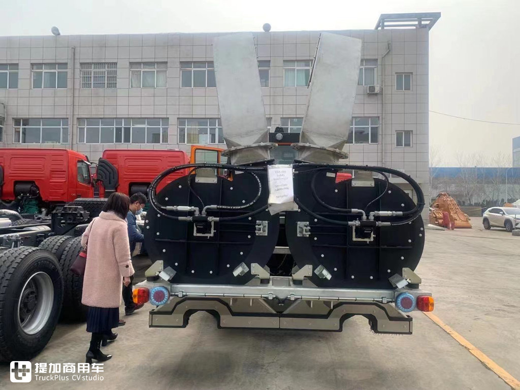 能跑在公路上,也可以行驶在铁轨上,原装进口的乌尼莫克U423路轨两用除雪车实拍 - 第11张 - 提加商用车网 能跑在公路上,也可以行驶在铁轨上,原装进口的乌尼莫克U423路轨两用除雪车实拍 - 第11张