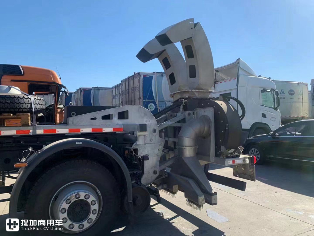 能跑在公路上,也可以行驶在铁轨上,原装进口的乌尼莫克U423路轨两用除雪车实拍 - 第14张 - 提加商用车网 能跑在公路上,也可以行驶在铁轨上,原装进口的乌尼莫克U423路轨两用除雪车实拍 - 第14张
