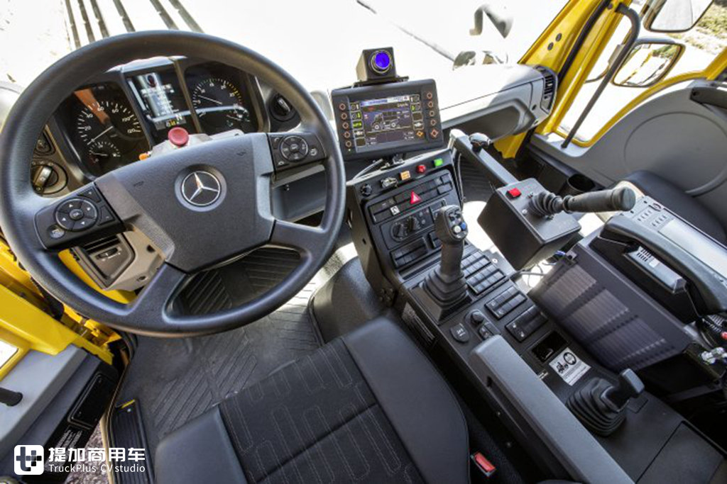能跑在公路上,也可以行驶在铁轨上,原装进口的乌尼莫克U423路轨两用除雪车实拍 - 第17张 - 提加商用车网 能跑在公路上,也可以行驶在铁轨上,原装进口的乌尼莫克U423路轨两用除雪车实拍 - 第17张