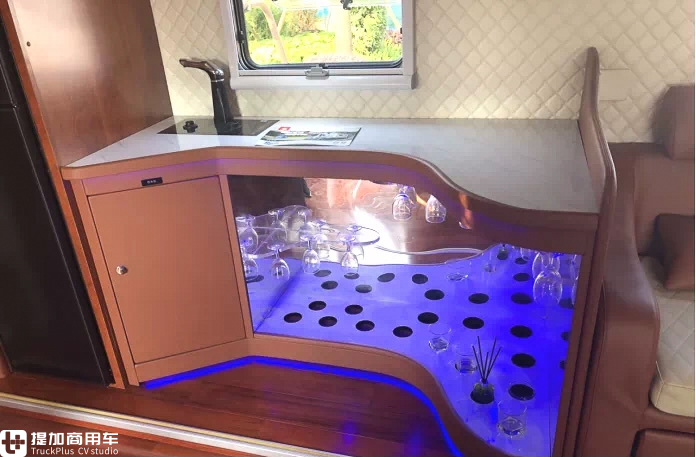 少见的国产重卡底盘打造的房车,内部面积近30平,上汽大通H90 A型房车实拍 - 第17张 - 提加商用车网 少见的国产重卡底盘打造的房车,内部面积近30平,上汽大通H90 A型房车实拍 - 第17张