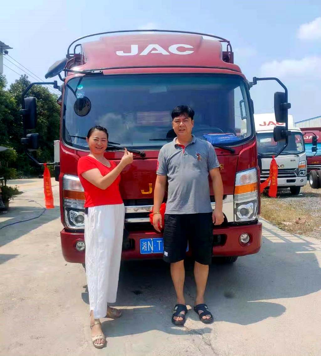 平凡造就伟大,江淮轻卡最美卡哥用双手铸就幸福人生 - 第1张 - 提加商用车网 平凡造就伟大,江淮轻卡最美卡哥用双手铸就幸福人生 - 第1张