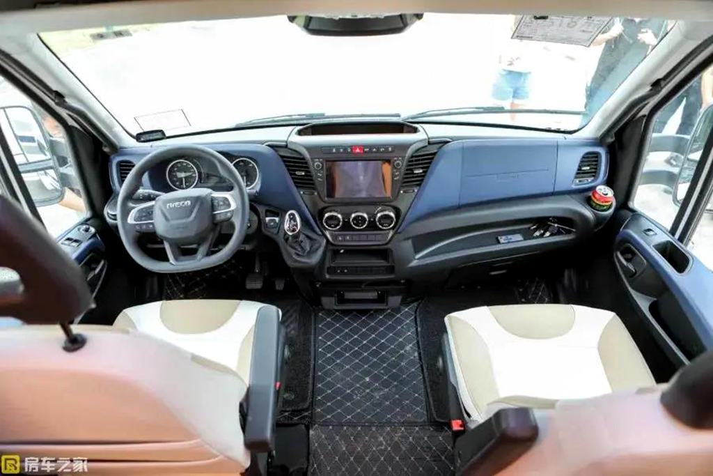 进口依维柯New Daily底盘改装的瑞弗顶级旗舰S820来了!快来看看它够不够高端! - 第2张 - 提加商用车网 进口依维柯New Daily底盘改装的瑞弗顶级旗舰S820来了!快来看看它够不够高端! - 第2张