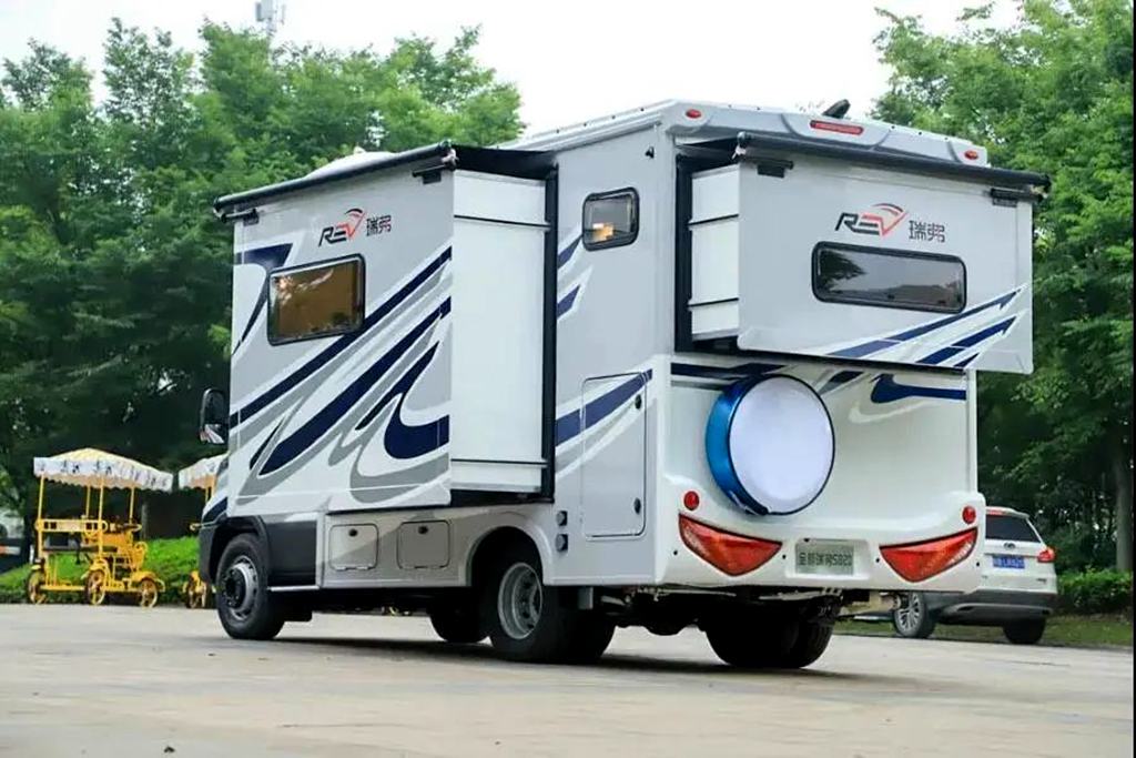 进口依维柯New Daily底盘改装的瑞弗顶级旗舰S820来了!快来看看它够不够高端! - 第3张 - 提加商用车网 进口依维柯New Daily底盘改装的瑞弗顶级旗舰S820来了!快来看看它够不够高端! - 第3张