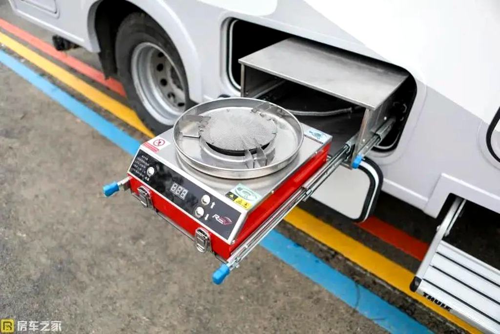 进口依维柯New Daily底盘改装的瑞弗顶级旗舰S820来了!快来看看它够不够高端! - 第8张 - 提加商用车网 进口依维柯New Daily底盘改装的瑞弗顶级旗舰S820来了!快来看看它够不够高端! - 第8张