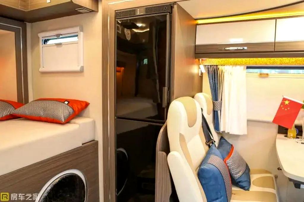 进口依维柯New Daily底盘改装的瑞弗顶级旗舰S820来了!快来看看它够不够高端! - 第10张 - 提加商用车网 进口依维柯New Daily底盘改装的瑞弗顶级旗舰S820来了!快来看看它够不够高端! - 第10张