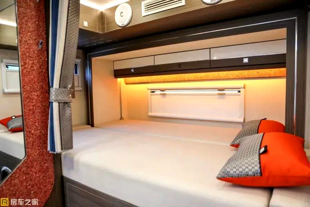 进口依维柯New Daily底盘改装的瑞弗顶级旗舰S820来了!快来看看它够不够高端! - 第12张 - 提加商用车网 进口依维柯New Daily底盘改装的瑞弗顶级旗舰S820来了!快来看看它够不够高端! - 第12张