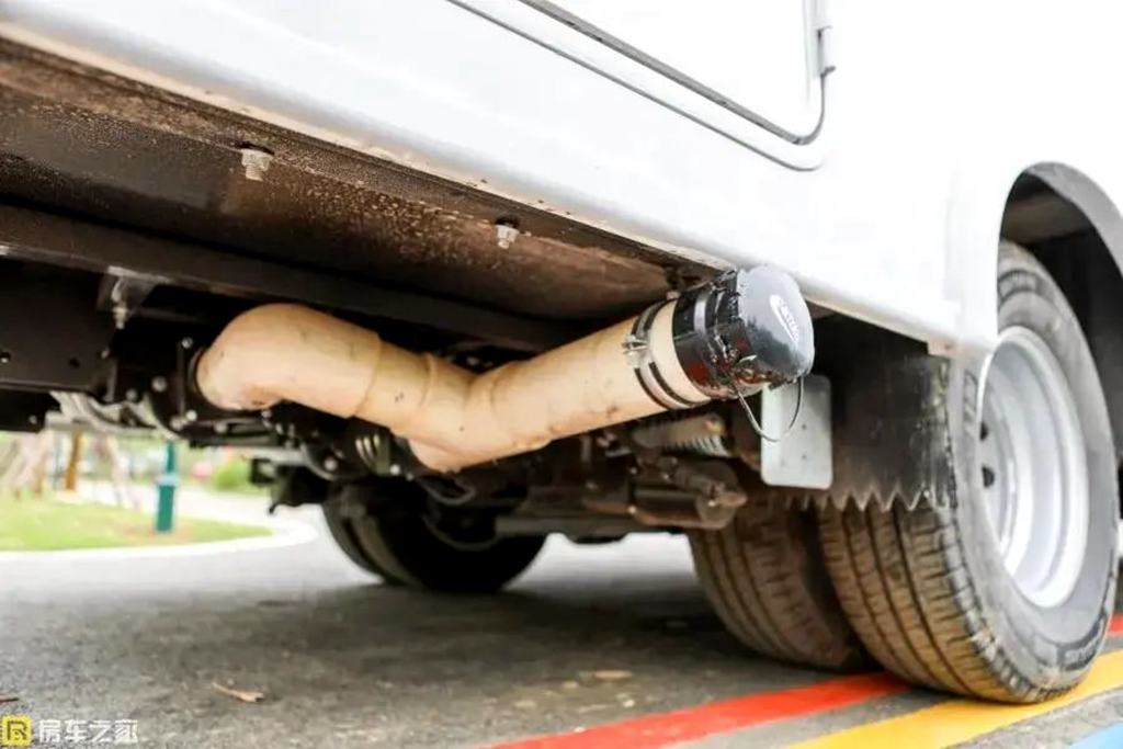 进口依维柯New Daily底盘改装的瑞弗顶级旗舰S820来了!快来看看它够不够高端! - 第15张 - 提加商用车网 进口依维柯New Daily底盘改装的瑞弗顶级旗舰S820来了!快来看看它够不够高端! - 第15张