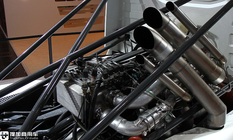 2400马力，迄今为止速度最快的卡车，带您近距离体验沃尔沃钢铁骑士赛车 - 第8张