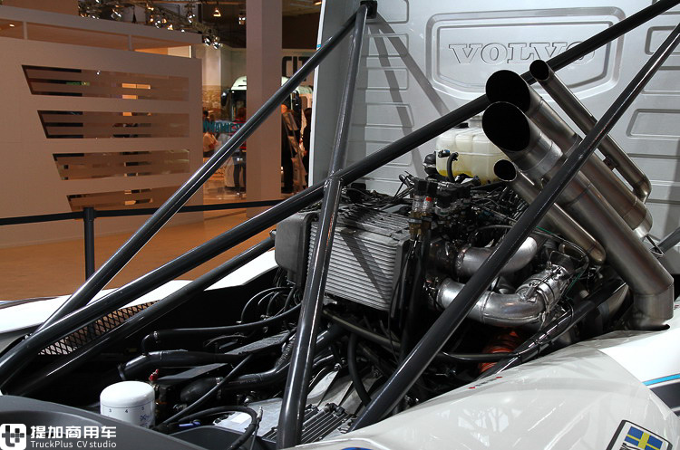 2400马力，迄今为止速度最快的卡车，带您近距离体验沃尔沃钢铁骑士赛车 - 第9张