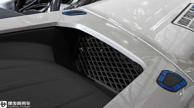 2400马力，迄今为止速度最快的卡车，带您近距离体验沃尔沃钢铁骑士赛车 - 第12张