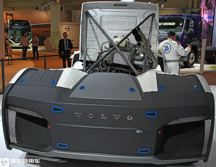 2400马力，迄今为止速度最快的卡车，带您近距离体验沃尔沃钢铁骑士赛车 - 第13张