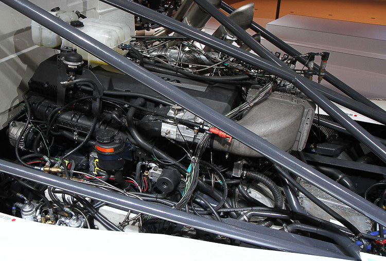 2400马力，迄今为止速度最快的卡车，带您近距离体验沃尔沃钢铁骑士赛车 - 第16张