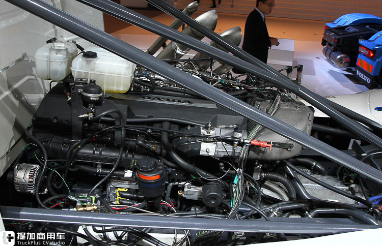 2400马力，迄今为止速度最快的卡车，带您近距离体验沃尔沃钢铁骑士赛车 - 第17张