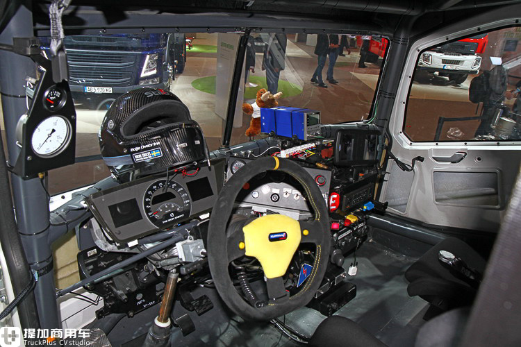 2400马力，迄今为止速度最快的卡车，带您近距离体验沃尔沃钢铁骑士赛车 - 第23张