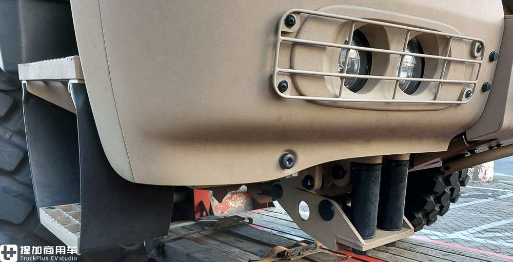 由民用版本改装而来，越野性能依然爆表，再带你看一辆太脱拉凤凰军用卡车 - 第4张