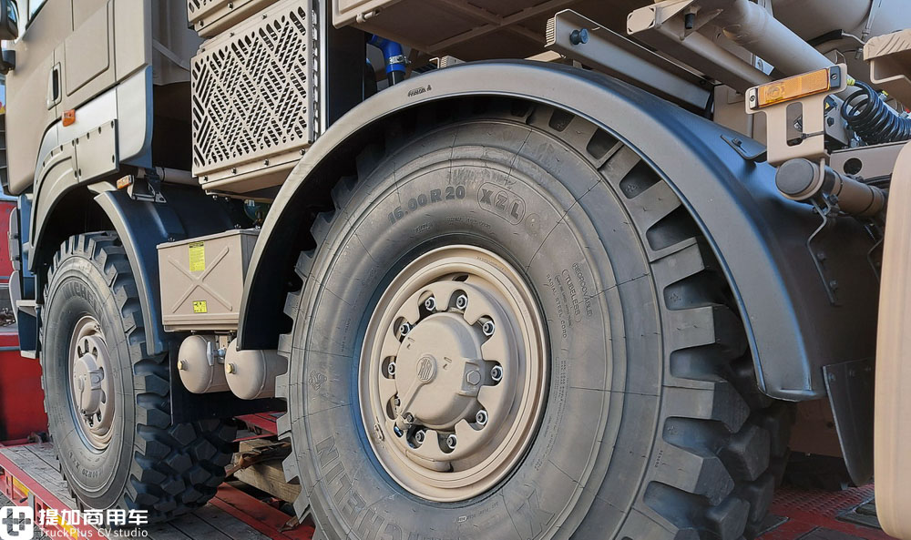 由民用版本改装而来，越野性能依然爆表，再带你看一辆太脱拉凤凰军用卡车 - 第10张