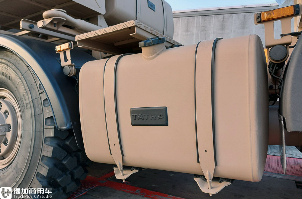 由民用版本改装而来，越野性能依然爆表，再带你看一辆太脱拉凤凰军用卡车 - 第12张