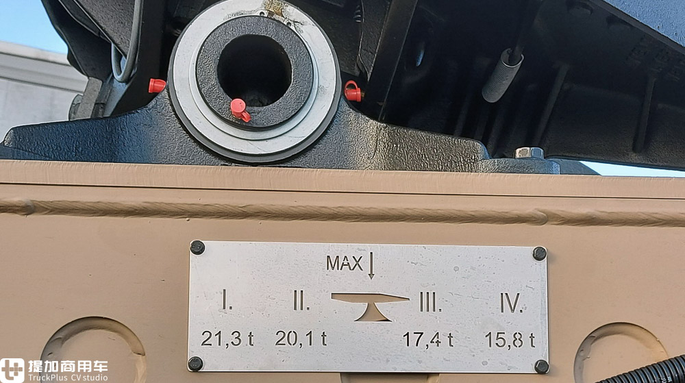 由民用版本改装而来，越野性能依然爆表，再带你看一辆太脱拉凤凰军用卡车 - 第15张