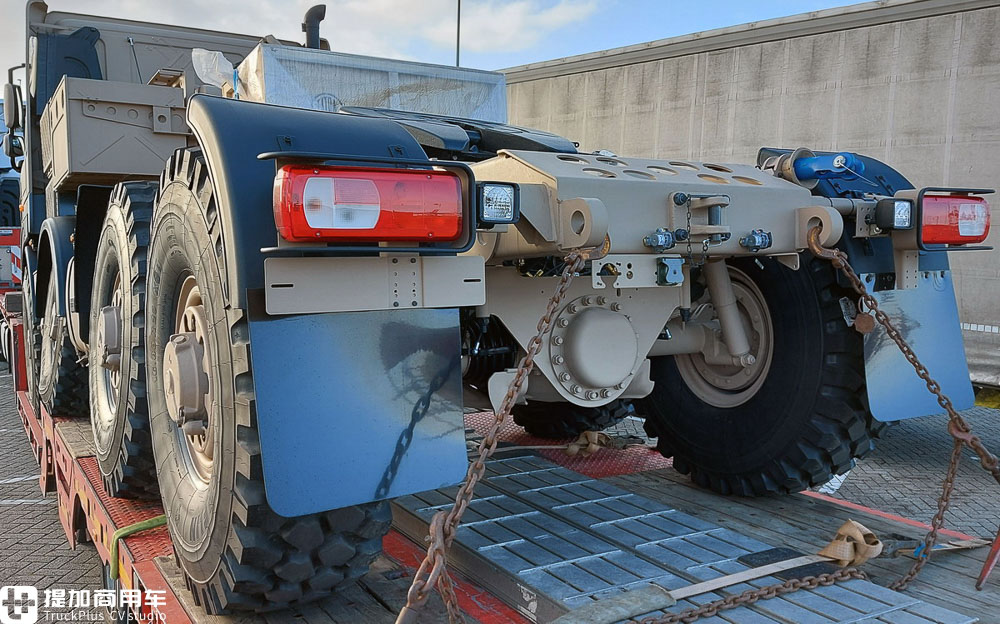 由民用版本改装而来，越野性能依然爆表，再带你看一辆太脱拉凤凰军用卡车 - 第16张