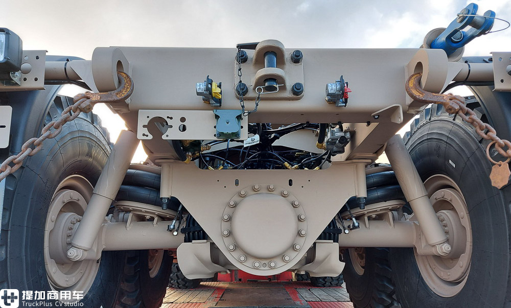 由民用版本改装而来，越野性能依然爆表，再带你看一辆太脱拉凤凰军用卡车 - 第17张