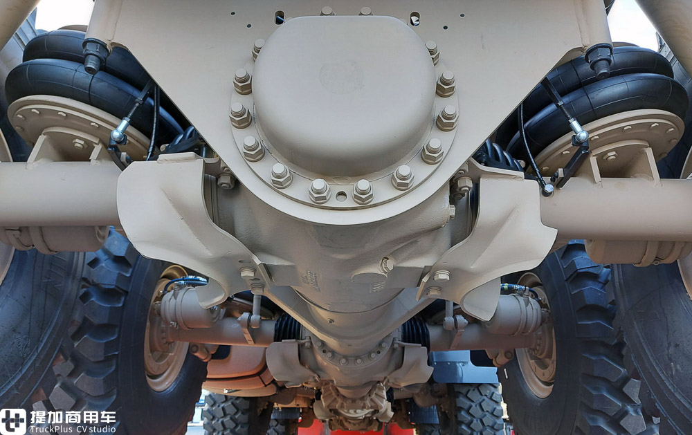 由民用版本改装而来，越野性能依然爆表，再带你看一辆太脱拉凤凰军用卡车 - 第19张