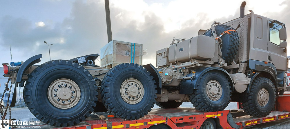 由民用版本改装而来，越野性能依然爆表，再带你看一辆太脱拉凤凰军用卡车 - 第21张