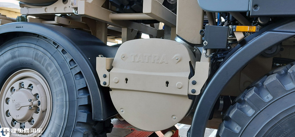 由民用版本改装而来，越野性能依然爆表，再带你看一辆太脱拉凤凰军用卡车 - 第27张