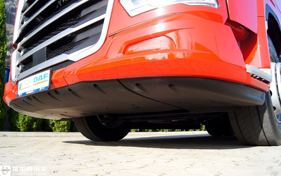 达夫新一代XG牵引车实拍,这内饰提升的太大了,我都有点不认识达夫了! - 第4张 - 提加商用车网 达夫新一代XG牵引车实拍,这内饰提升的太大了,我都有点不认识达夫了! - 第4张