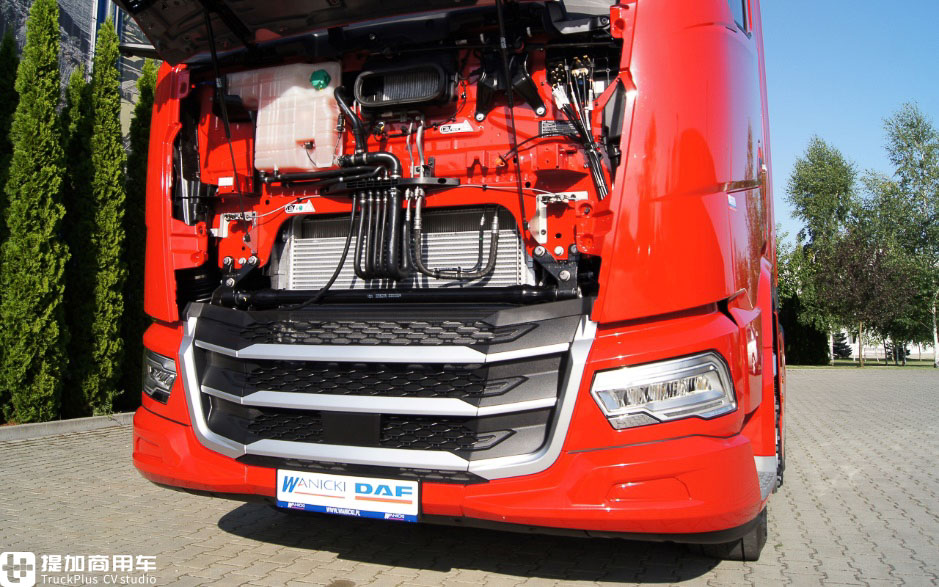 达夫新一代XG牵引车实拍,这内饰提升的太大了,我都有点不认识达夫了! - 第5张 - 提加商用车网 达夫新一代XG牵引车实拍,这内饰提升的太大了,我都有点不认识达夫了! - 第5张