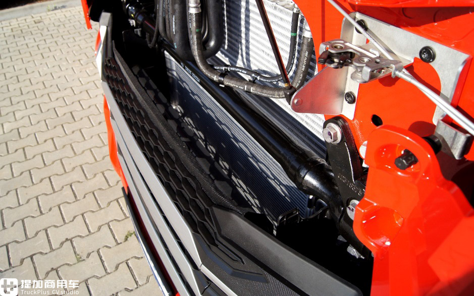 达夫新一代XG牵引车实拍,这内饰提升的太大了,我都有点不认识达夫了! - 第6张 - 提加商用车网 达夫新一代XG牵引车实拍,这内饰提升的太大了,我都有点不认识达夫了! - 第6张