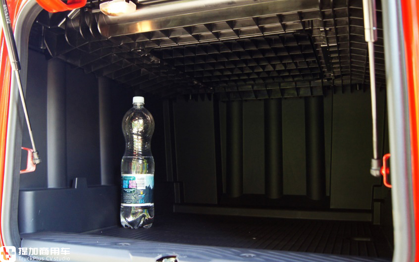 达夫新一代XG牵引车实拍,这内饰提升的太大了,我都有点不认识达夫了! - 第11张 - 提加商用车网 达夫新一代XG牵引车实拍,这内饰提升的太大了,我都有点不认识达夫了! - 第11张