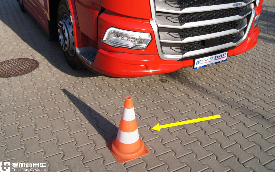 达夫新一代XG牵引车实拍,这内饰提升的太大了,我都有点不认识达夫了! - 第19张 - 提加商用车网 达夫新一代XG牵引车实拍,这内饰提升的太大了,我都有点不认识达夫了! - 第19张