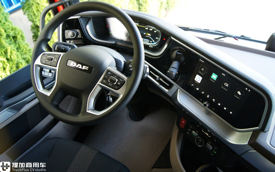 达夫新一代XG牵引车实拍,这内饰提升的太大了,我都有点不认识达夫了! - 第22张 - 提加商用车网 达夫新一代XG牵引车实拍,这内饰提升的太大了,我都有点不认识达夫了! - 第22张