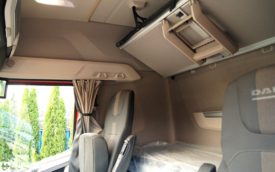 达夫新一代XG牵引车实拍,这内饰提升的太大了,我都有点不认识达夫了! - 第37张 - 提加商用车网 达夫新一代XG牵引车实拍,这内饰提升的太大了,我都有点不认识达夫了! - 第37张