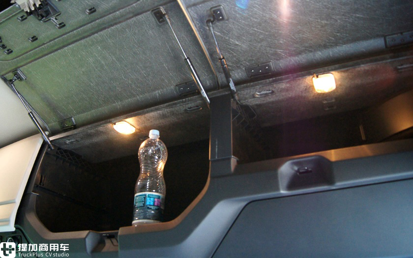 达夫新一代XG牵引车实拍,这内饰提升的太大了,我都有点不认识达夫了! - 第38张 - 提加商用车网 达夫新一代XG牵引车实拍,这内饰提升的太大了,我都有点不认识达夫了! - 第38张