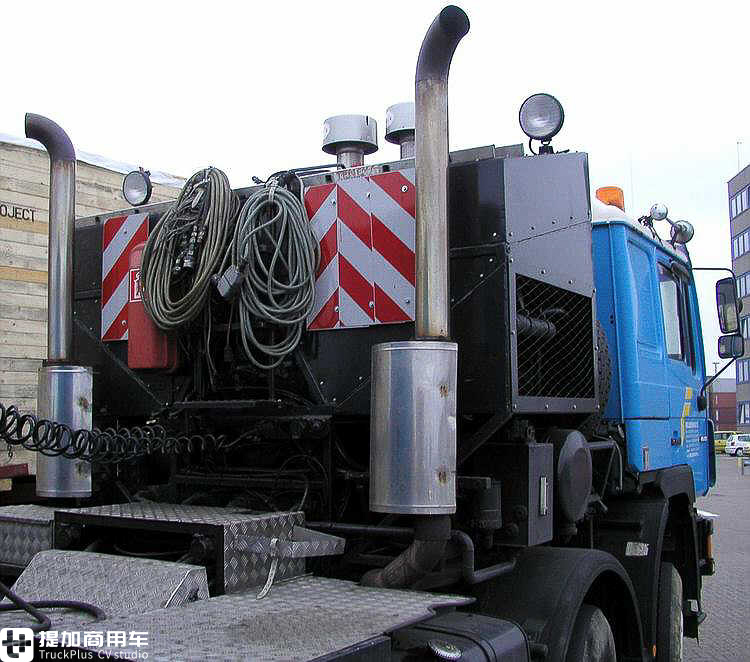配V12发动机,790马力,再带你看看Felbermayr公司的ÖAF48.792大件牵引车 - 第7张 - 提加商用车网 配V12发动机,790马力,再带你看看Felbermayr公司的ÖAF48.792大件牵引车 - 第7张