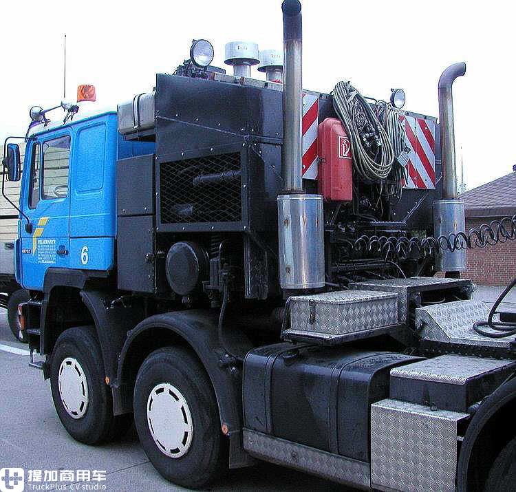 配V12发动机,790马力,再带你看看Felbermayr公司的ÖAF48.792大件牵引车 - 第11张 - 提加商用车网 配V12发动机,790马力,再带你看看Felbermayr公司的ÖAF48.792大件牵引车 - 第11张
