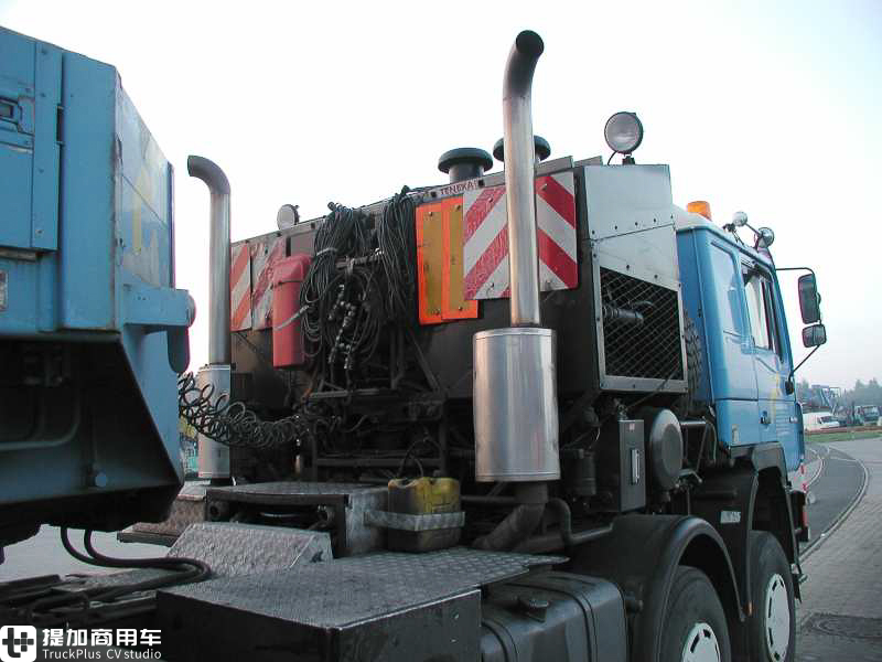 配V12发动机,790马力,再带你看看Felbermayr公司的ÖAF48.792大件牵引车 - 第15张 - 提加商用车网 配V12发动机,790马力,再带你看看Felbermayr公司的ÖAF48.792大件牵引车 - 第15张