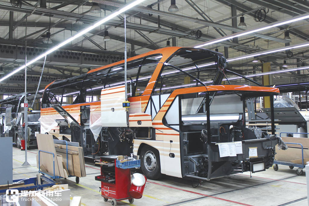 高端舒适客车典范,带您回忆尼奥普兰Starliner豪华大巴的发展历程 - 第14张 - 提加商用车网 高端舒适客车典范,带您回忆尼奥普兰Starliner豪华大巴的发展历程 - 第14张