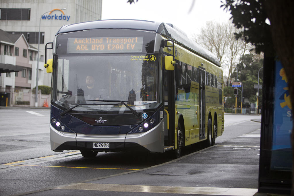 比亚迪首台BYD ADL Enviro200EV XLB纯电动大巴驶入“风帆之都”新西兰 - 第1张 - 提加商用车网 比亚迪首台BYD ADL Enviro200EV XLB纯电动大巴驶入“风帆之都”新西兰 - 第1张