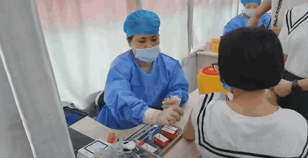 欧辉疫苗接种车助力福清市抗疫,献礼第四届中国医师节 - 第4张 - 提加商用车网 欧辉疫苗接种车助力福清市抗疫,献礼第四届中国医师节 - 第4张