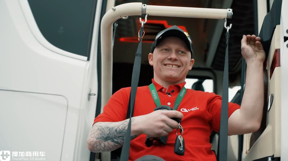 小伙意外从4米高卡车顶跌落致下半身瘫痪,但接下来..分享一则结局圆满的让人泪目的故事 - 第5张 - 提加商用车网 小伙意外从4米高卡车顶跌落致下半身瘫痪,但接下来..分享一则结局圆满的让人泪目的故事 - 第5张